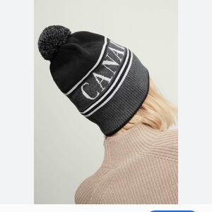 Canada Goose Wool Blend Pom Beanie UNISEX